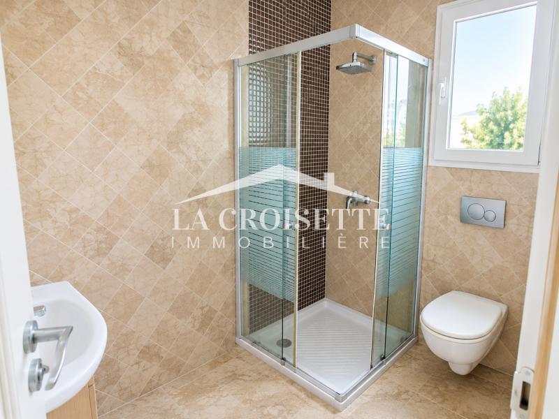 Triplex S+4 avec piscine à La Soukra